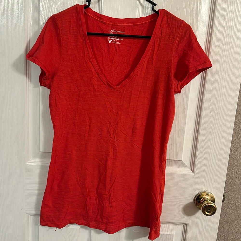 American Eagle V-Neck tee